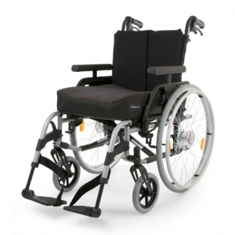 Invalidní vozík mechanický Invalidní vozík s brzdami foto